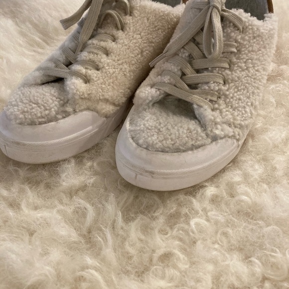 Rag and Bone | Standard Issue Shearling Fur Low-Top Sneaker. - Picture 4 of 13